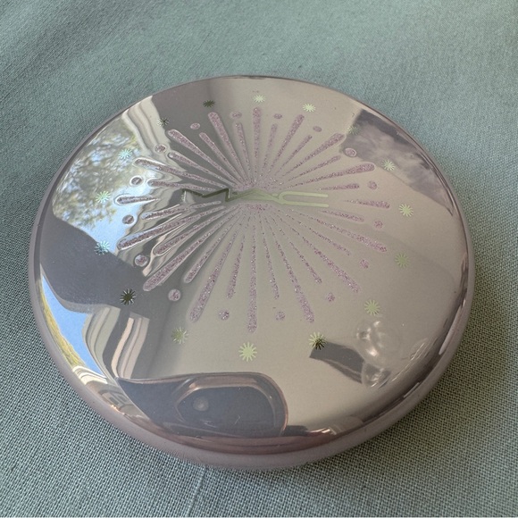 MAC Cosmetics Extra Dimension Skin Finish Highlighter - Picture 3 of 12